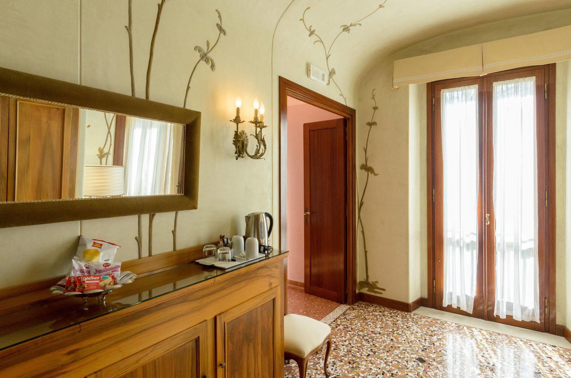 Il Cantelino Padova Luaran gambar